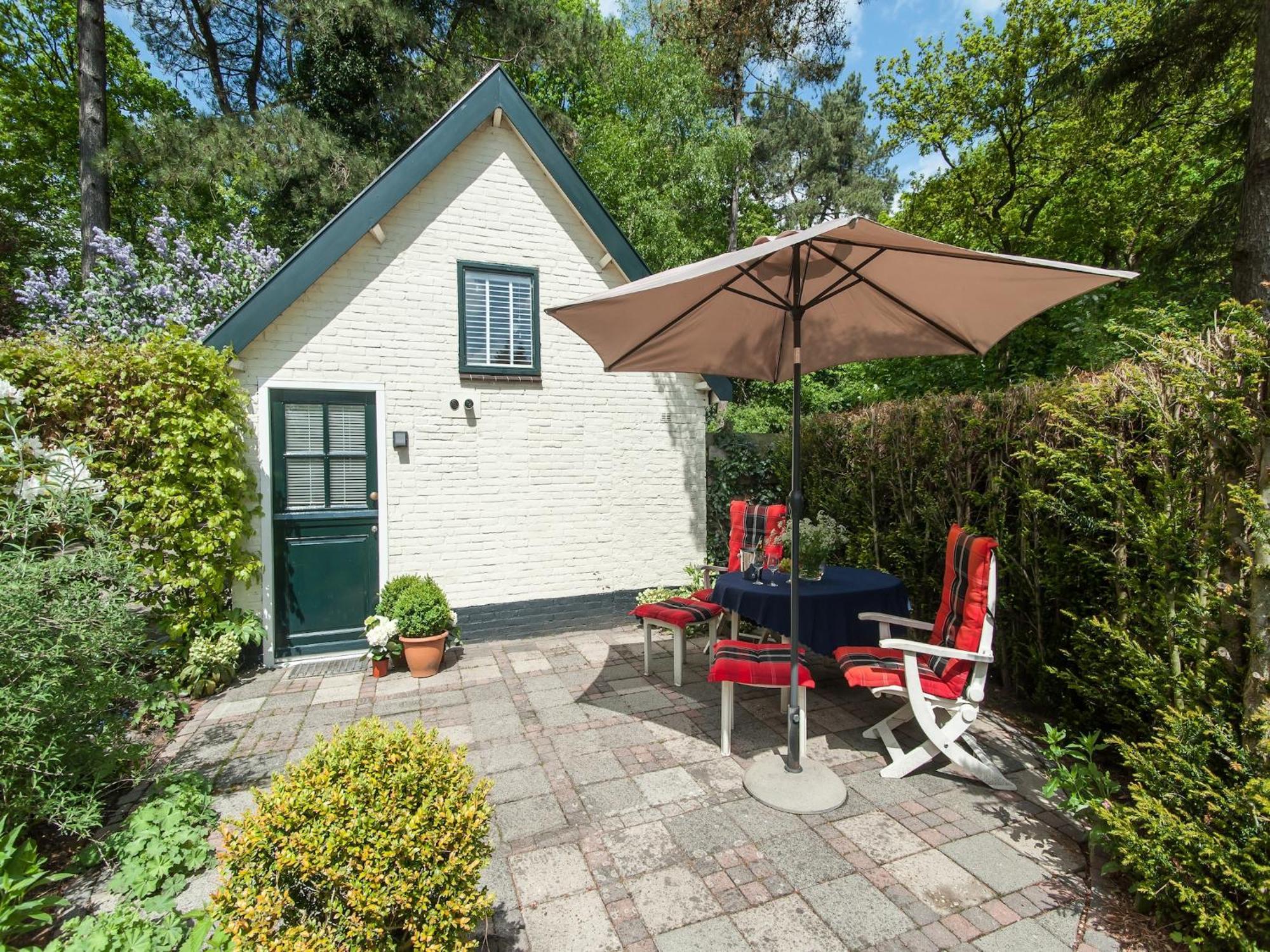 Pleasing Holiday Home In Schoorl With Patio 외부 사진