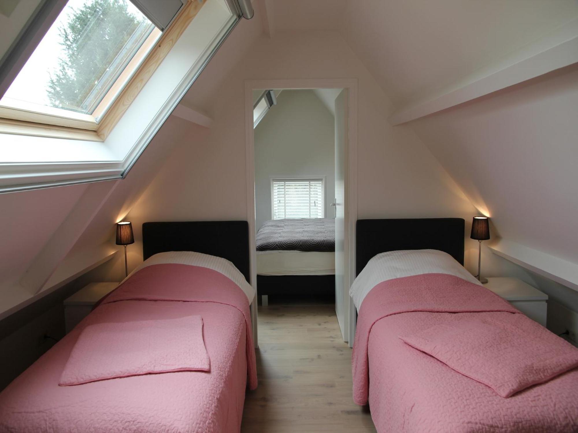 Pleasing Holiday Home In Schoorl With Patio 외부 사진
